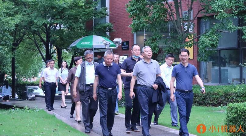 【合作伙伴】上海政協副主席王志雄一行赴小i機器人考察交流